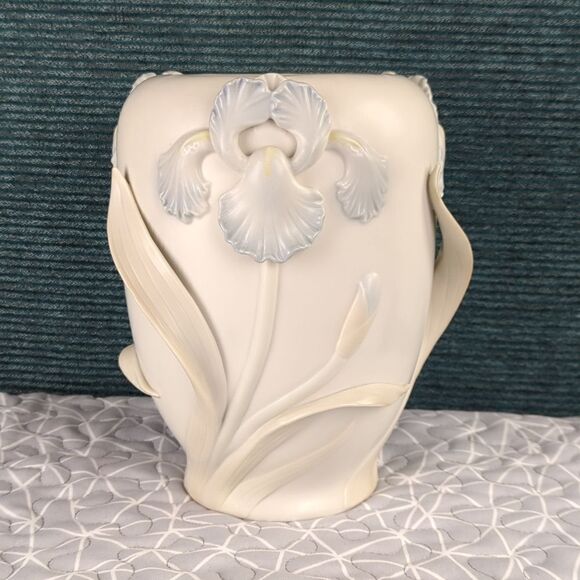 Vintage Fitz & Floyd 3-D Blue Iris Ceramic Vase, Marked F. F. 1982 - Picture 3 of 12